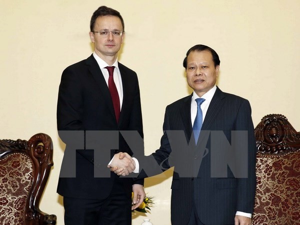Ву Ван Нинь принял министра иностранных дел и внешнеэкономических связей Венгрии - ảnh 1